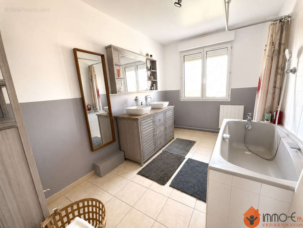 Maison 116 m² à Quincy-Voisins  - photo 6