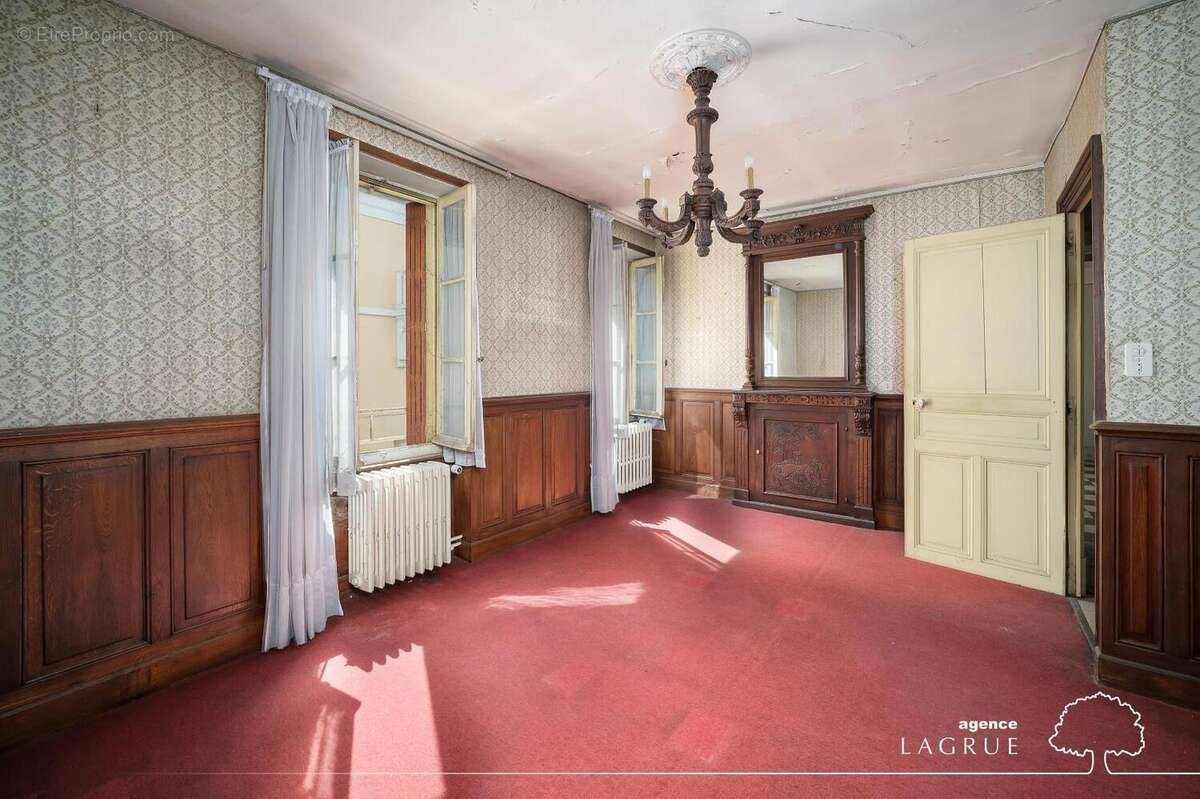   - Maison à VICHY