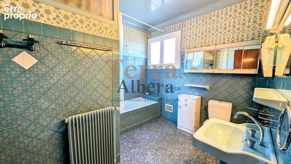 Saint-Genis-Des-Fontaines - Villa de 308 m2 avec 3 Appartements - photo 20