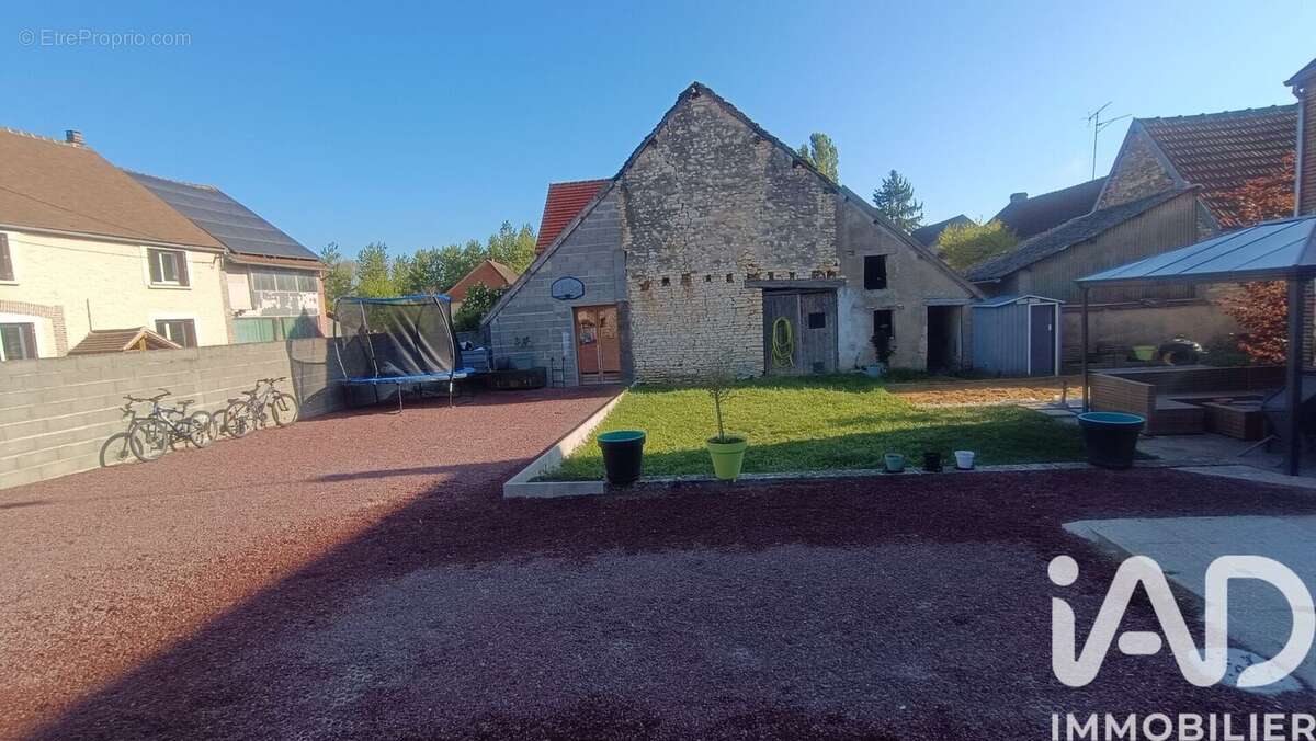 Photo 2 - Maison à FLEURY-LA-VALLEE