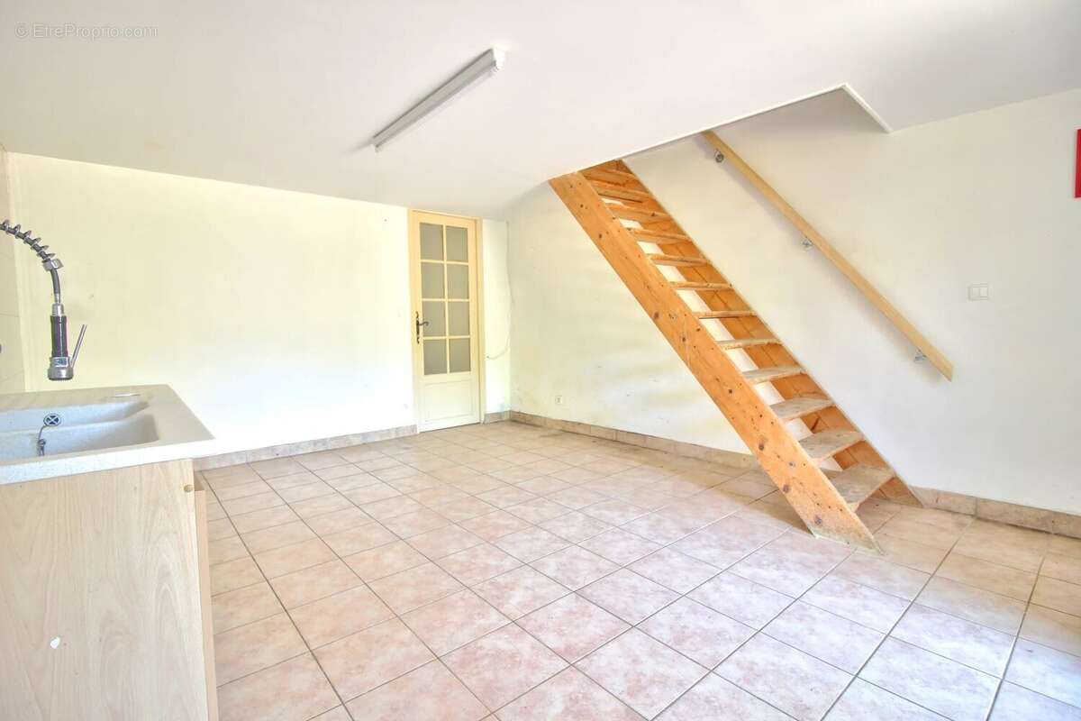 Maison de 90 m² à rénover, 1 chambre - photo 3
