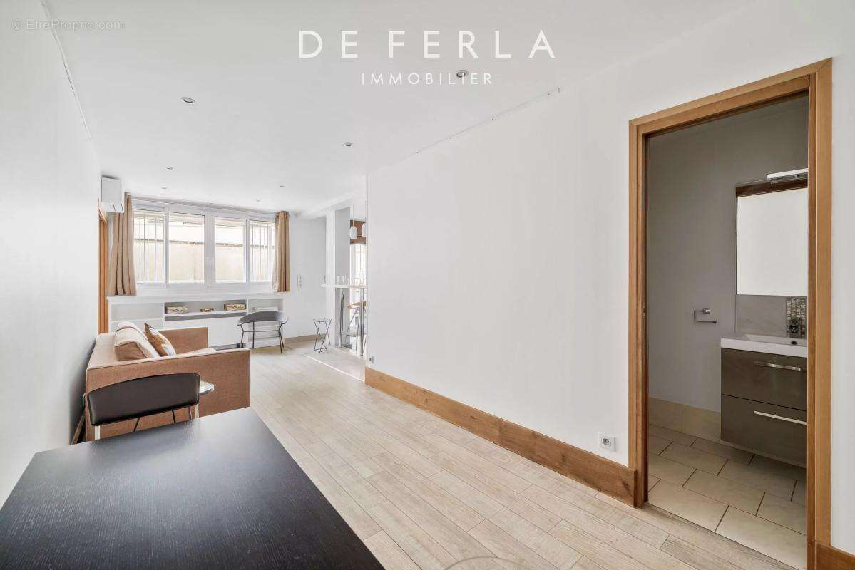 Appartement à PARIS-8E
