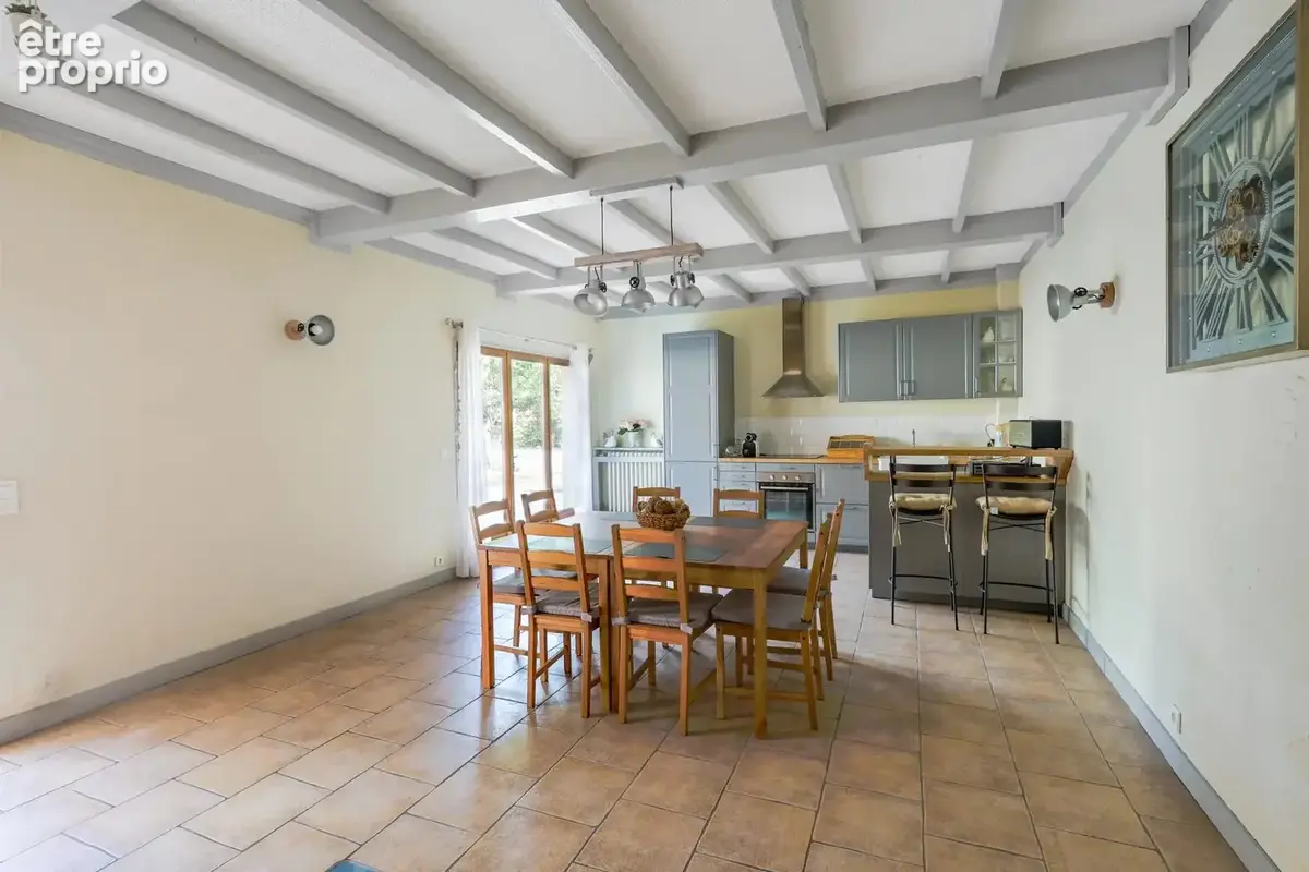 À deux pas du plateau de Gentilly, découvrez un ensemble immobilier rare composé de deux maisons indépendantes sur une même parc - photo 4