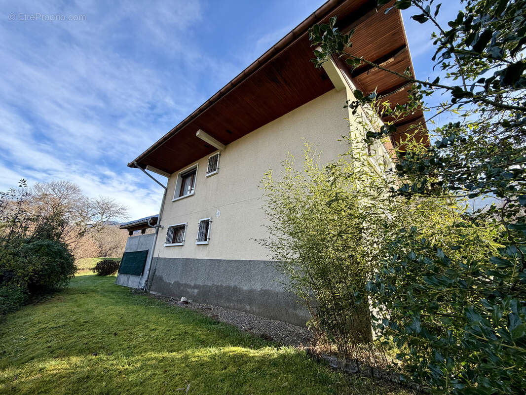 Maison à SAINTE-HELENE-SUR-ISERE