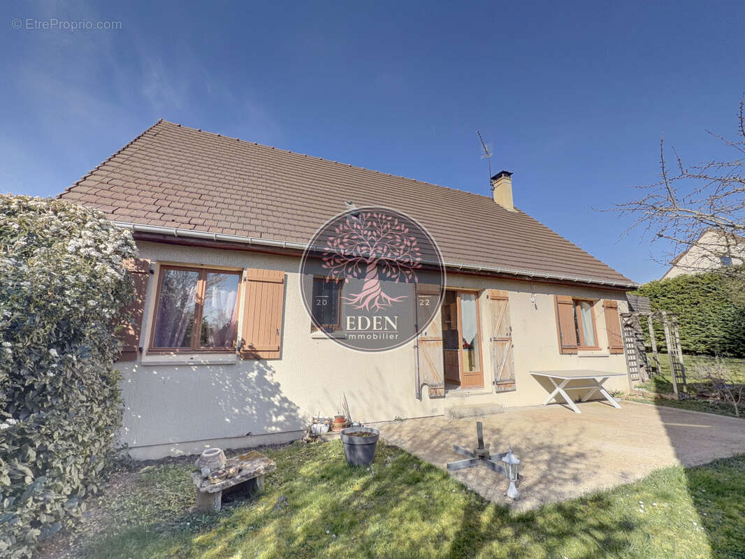 Maison à CHERISY