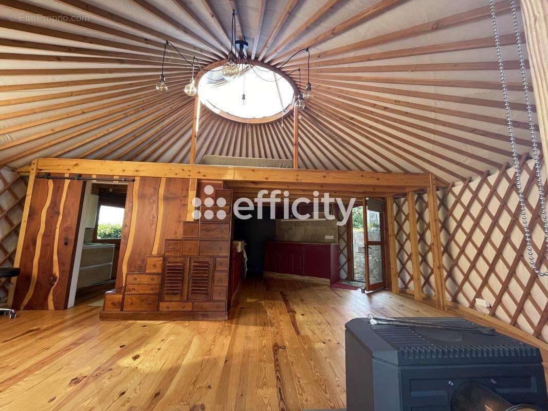 Maison à AUGE-SAINT-MEDARD