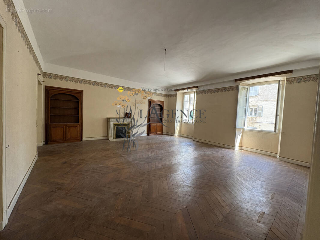 Appartement à CORTE
