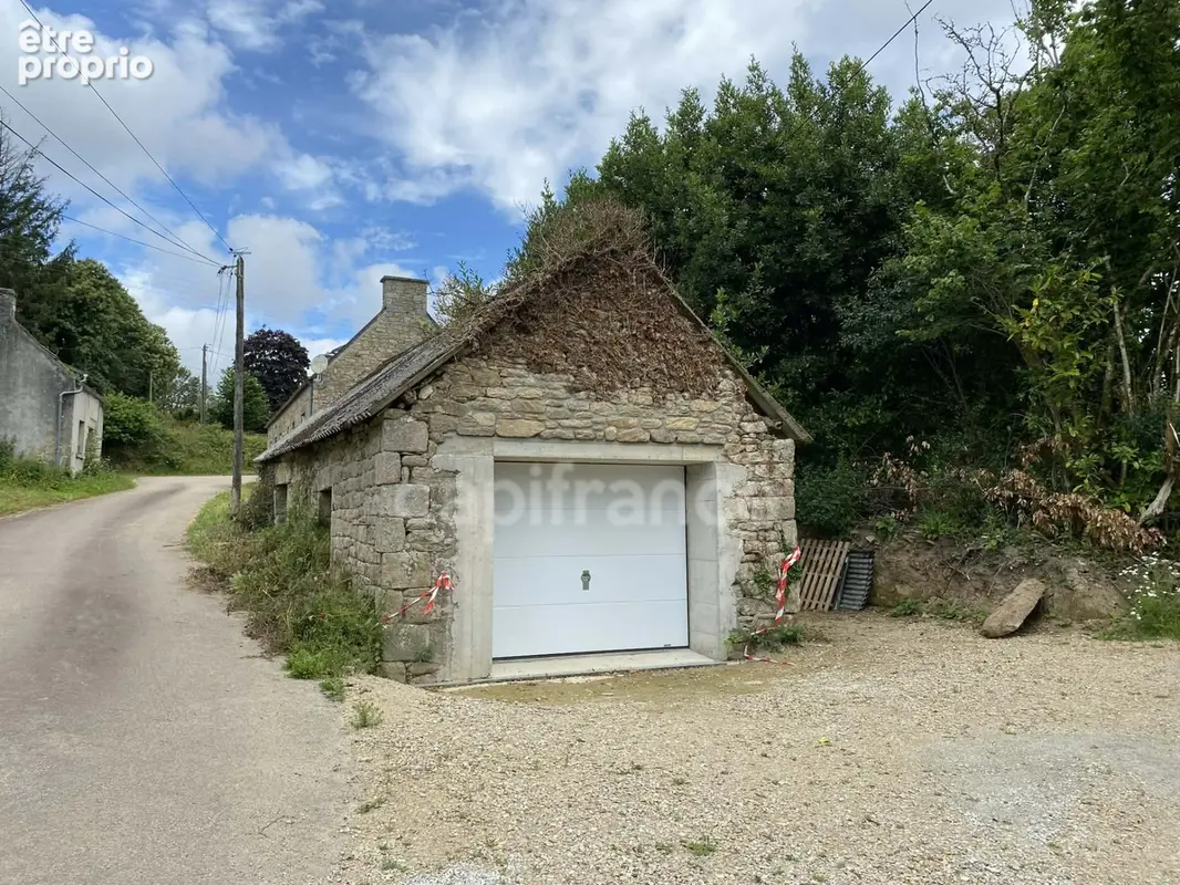 Maison en pierre avec plus d’un hectare de terrain – Berrien - photo 16
