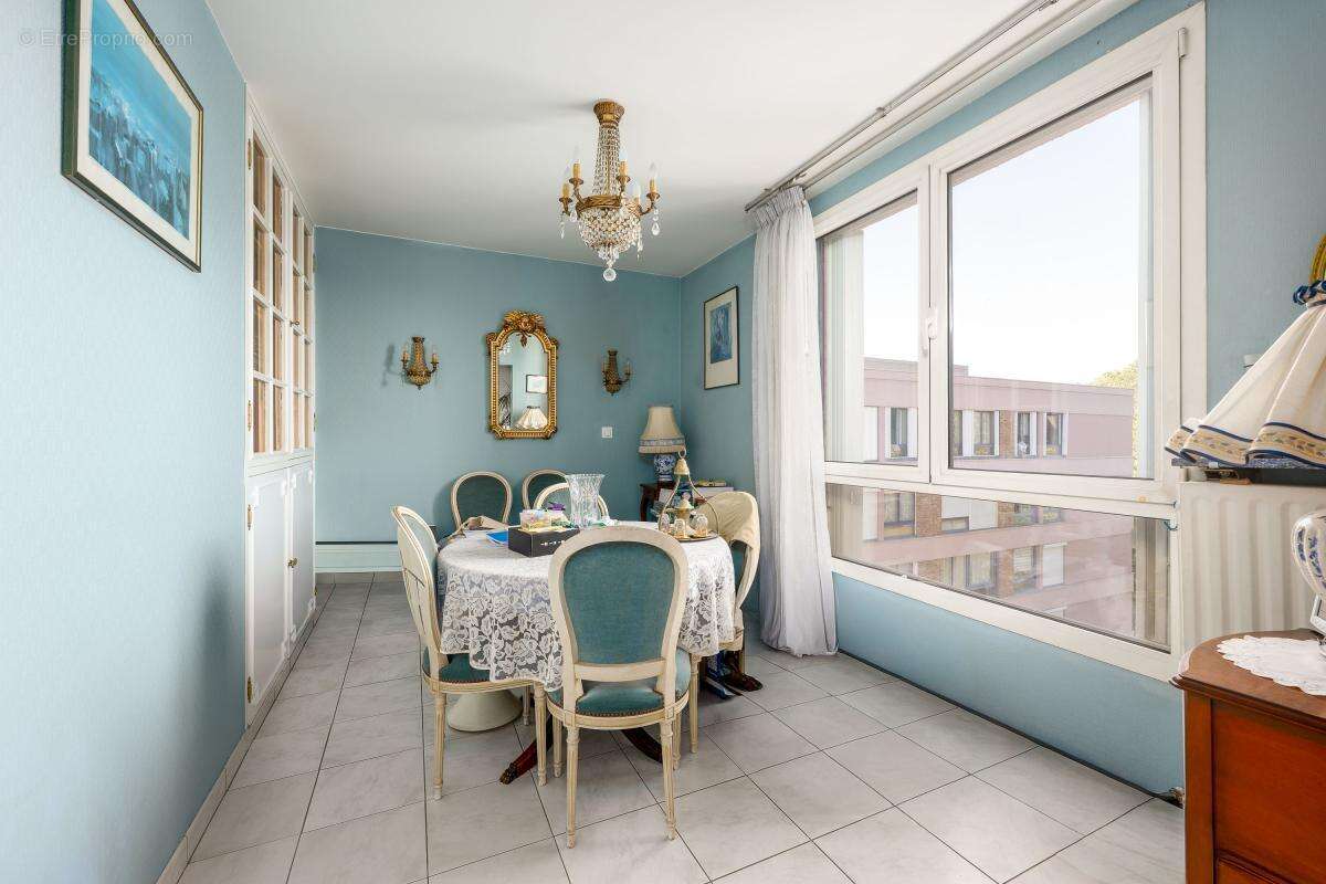 Appartement 5 pièces - 110 m² - balcon - boxes et parking sous-sol - photo 4