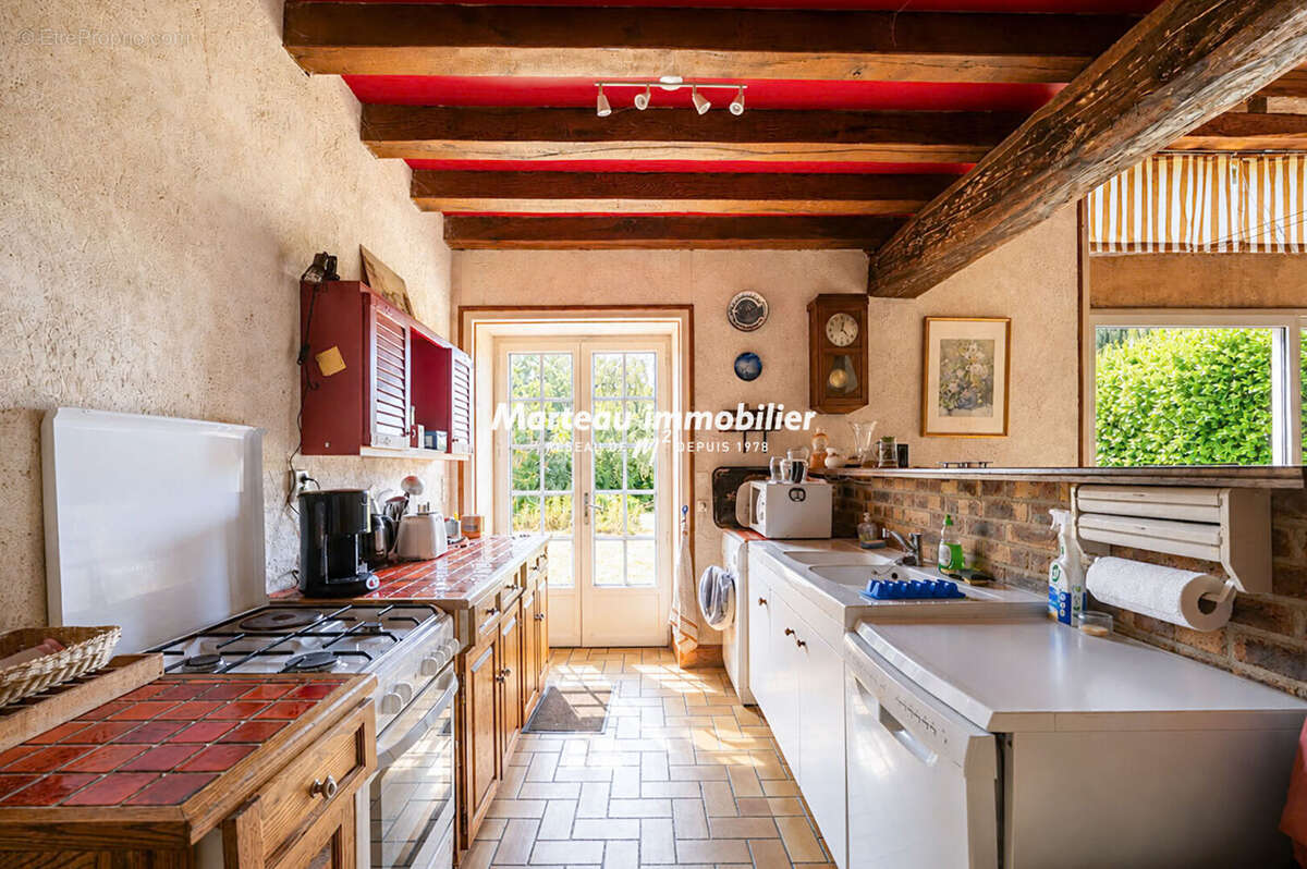 Maison 144 m² à La Guierche  - photo 4