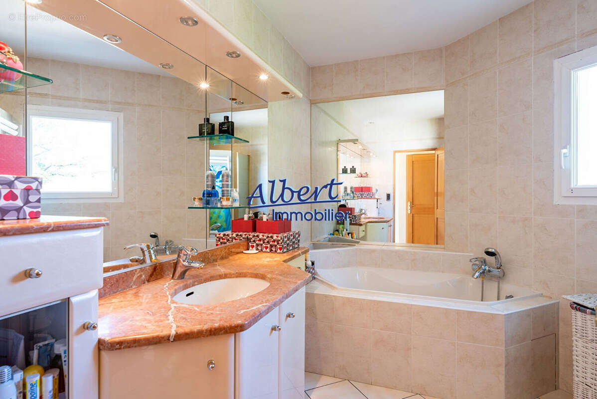 Maison à SAINT-BONNET-DE-MURE