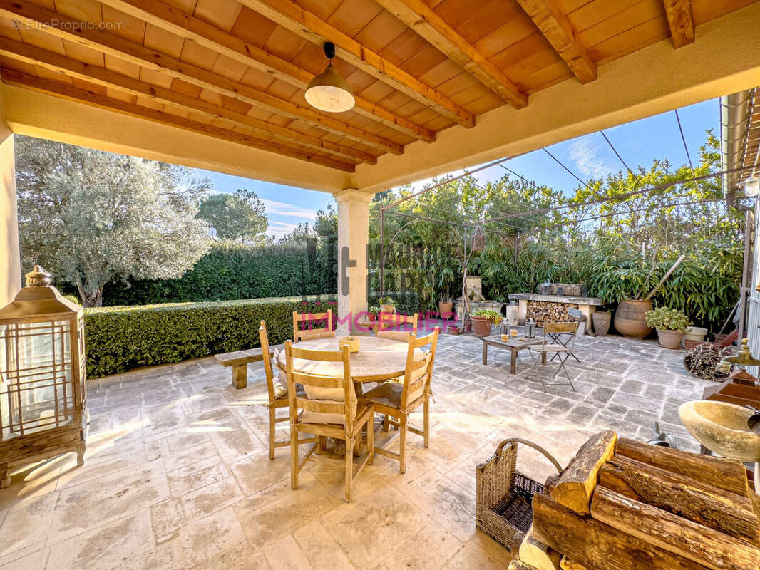 Maison à CAMARET-SUR-AIGUES