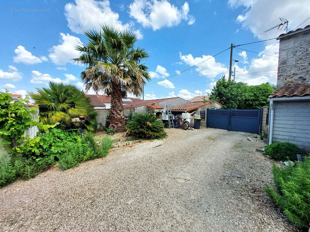 Maison à MORNAC-SUR-SEUDRE