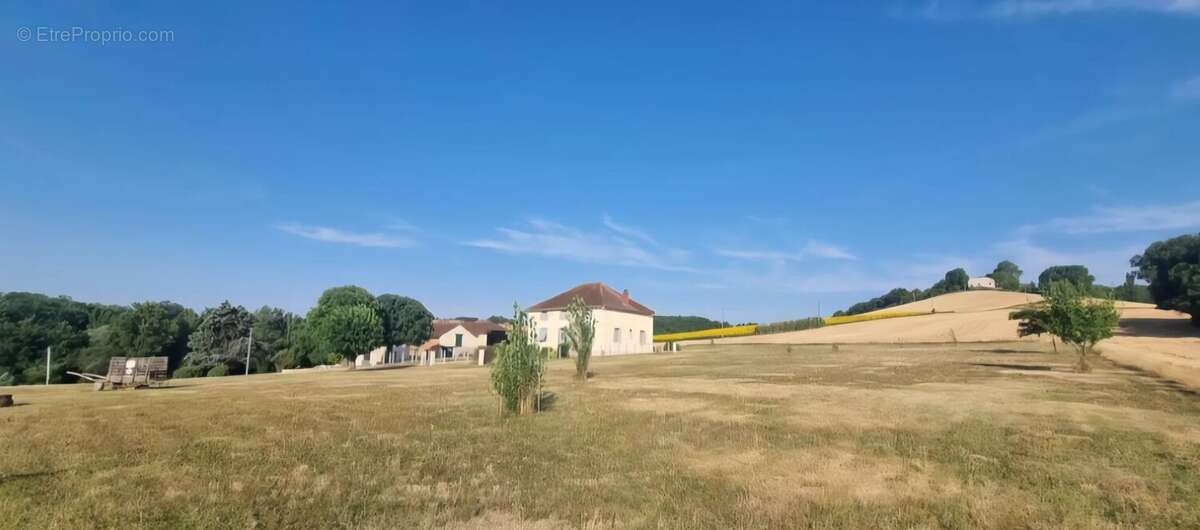 Maison à CASTELNAU-MONTRATIER