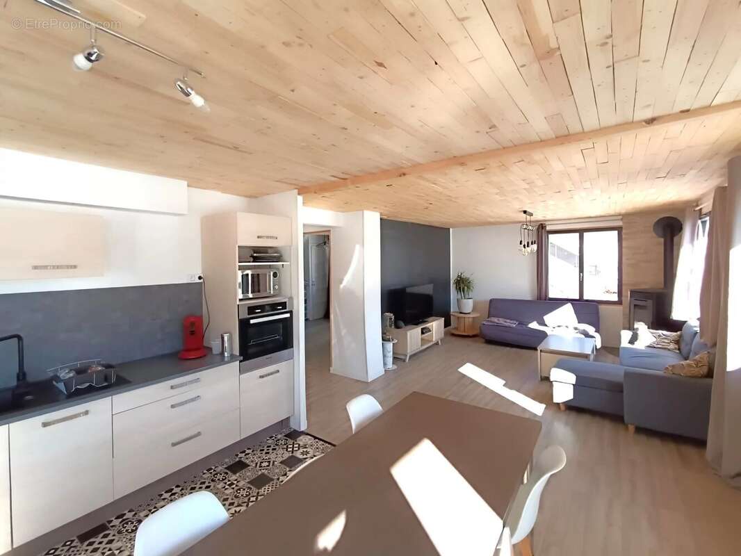 Appartement à MEAUDRE