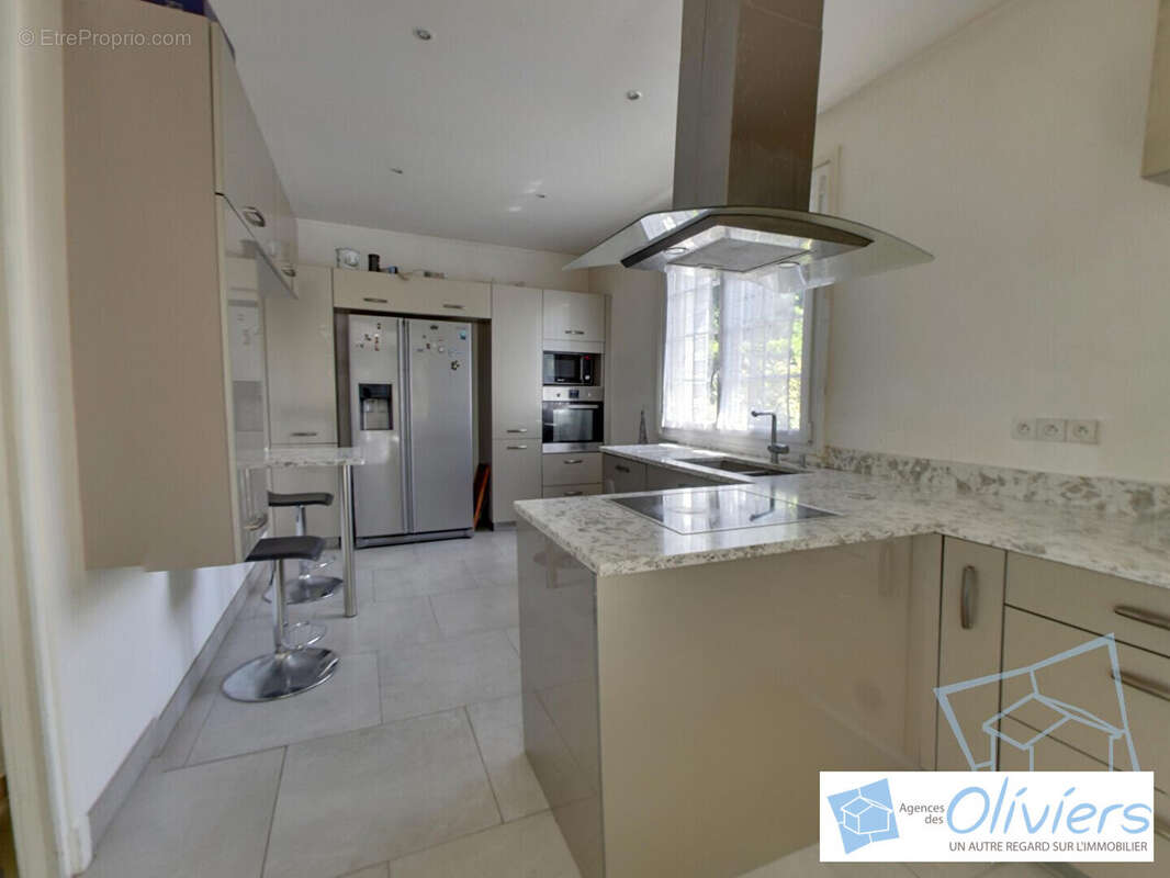 Maison à DAMPIERRE-EN-YVELINES