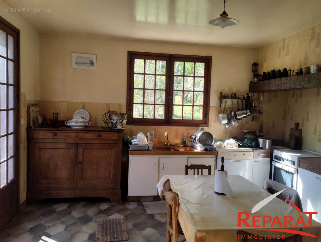 Maison à SAINT-CYR-LA-ROCHE