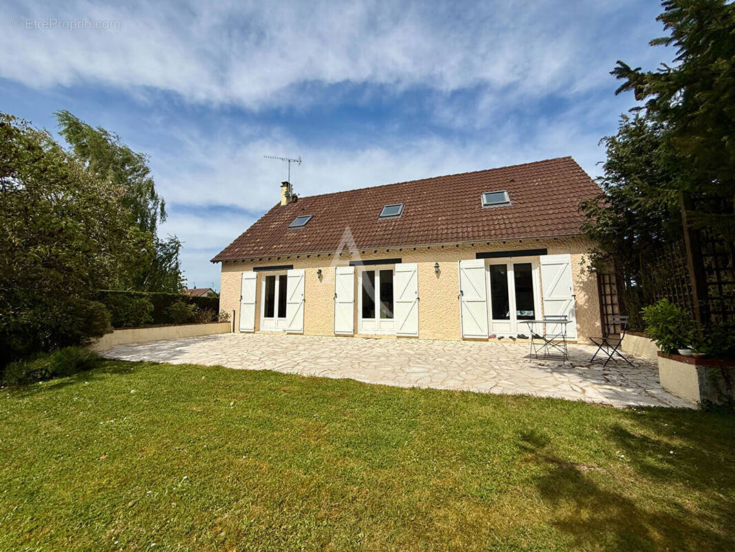 Maison à AMILLY