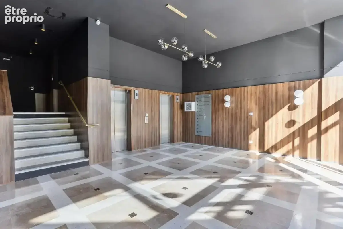 Bureaux à vendre à Boulogne Billancourt près des transports. En parfait état, flexibles et lumineux, climatisation - photo 2