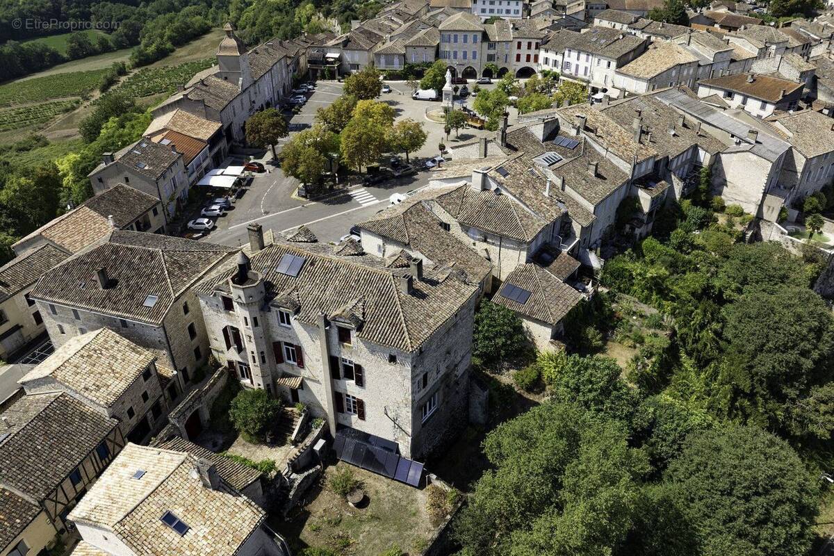 Maison à CASTELNAU-MONTRATIER