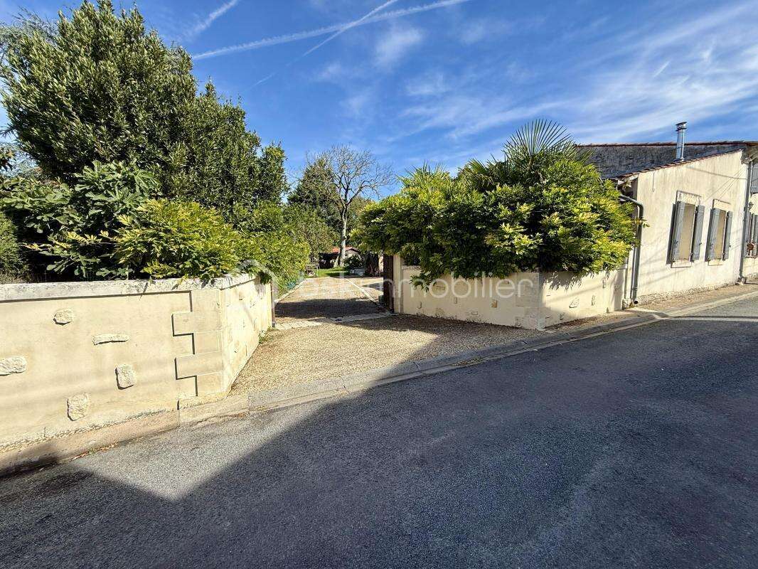 Maison à NIEUL-LES-SAINTES