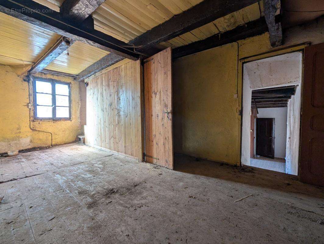 Maison à VILLECOMTAL