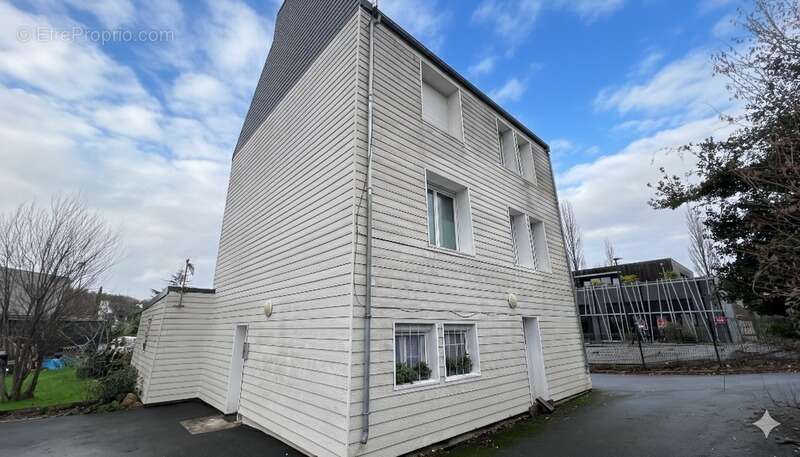 A VENDRE QUIMPER (29) - Immeuble de rapport sans copropriété avec 4 appartements d'une surface habitable de 220 m² - Terrain 600 - photo 3