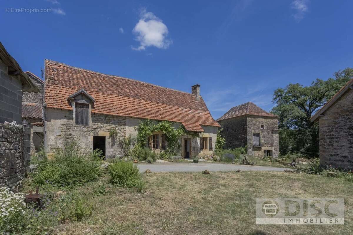 Charmant ensemble avec petite maison et dépendances. - photo 21