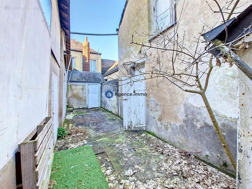 Maison 135 m² à Chateau-La-Valliere  - photo 8