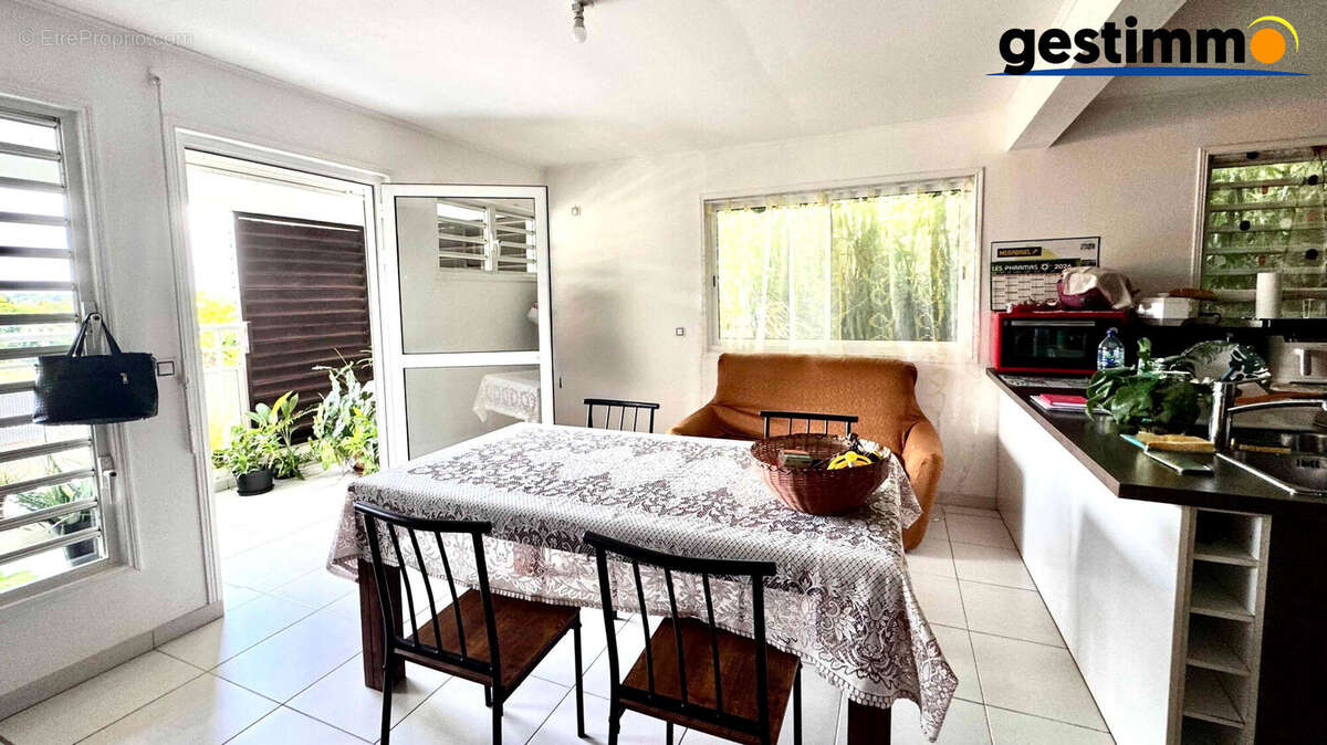 Appartement 81 m² à Remire-Montjoly  - photo 2