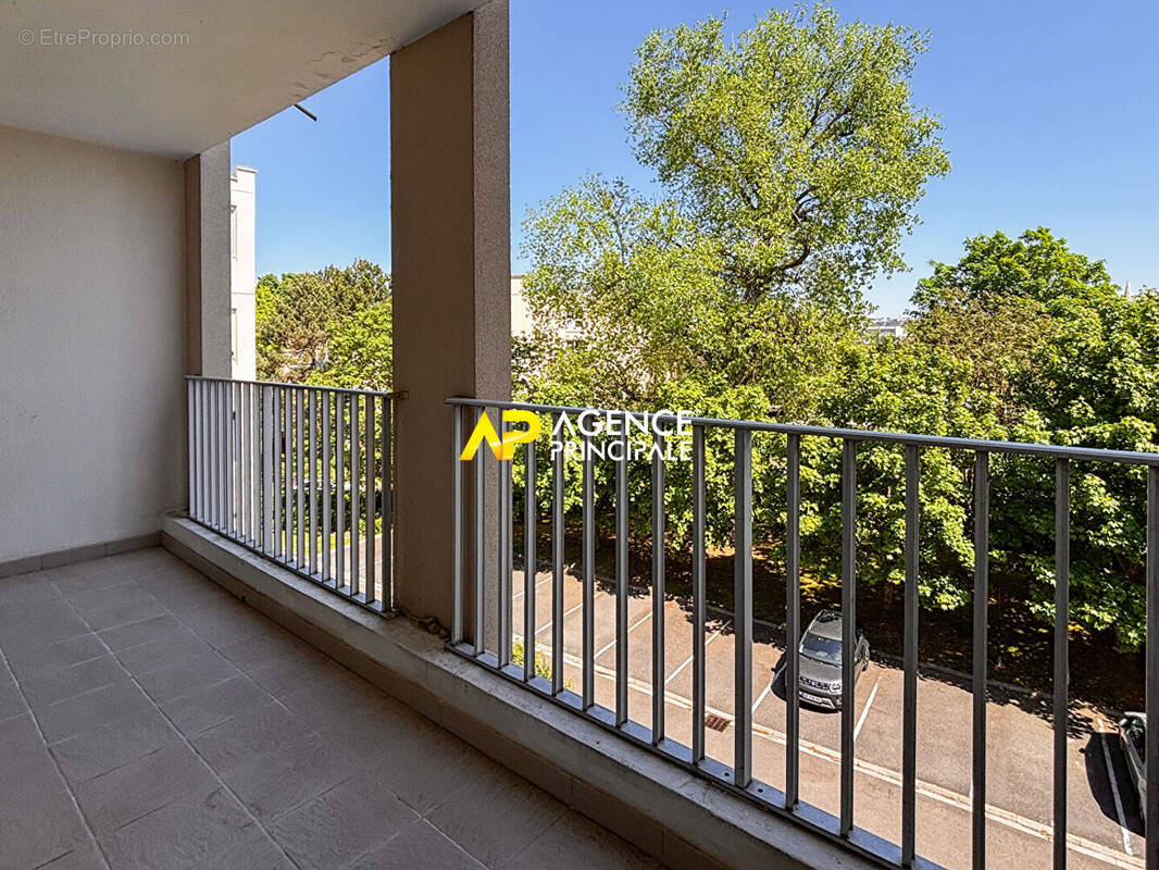 Appartement à SARTROUVILLE