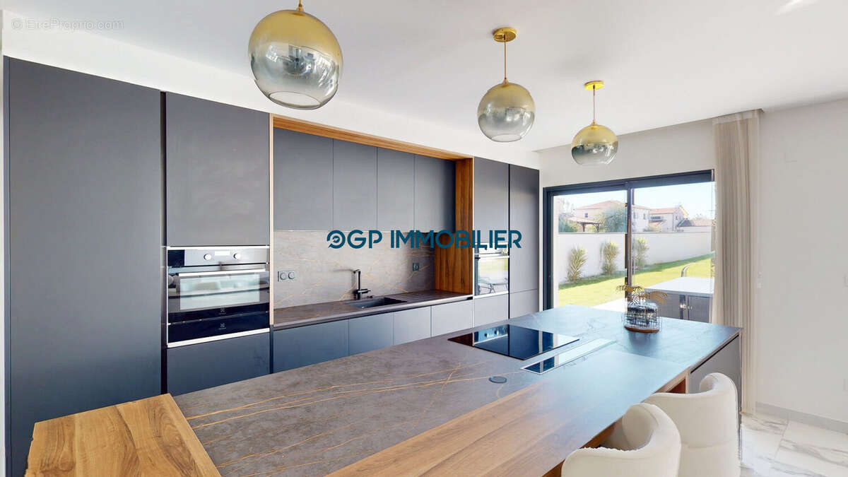 Maison à LA SALVETAT-SAINT-GILLES