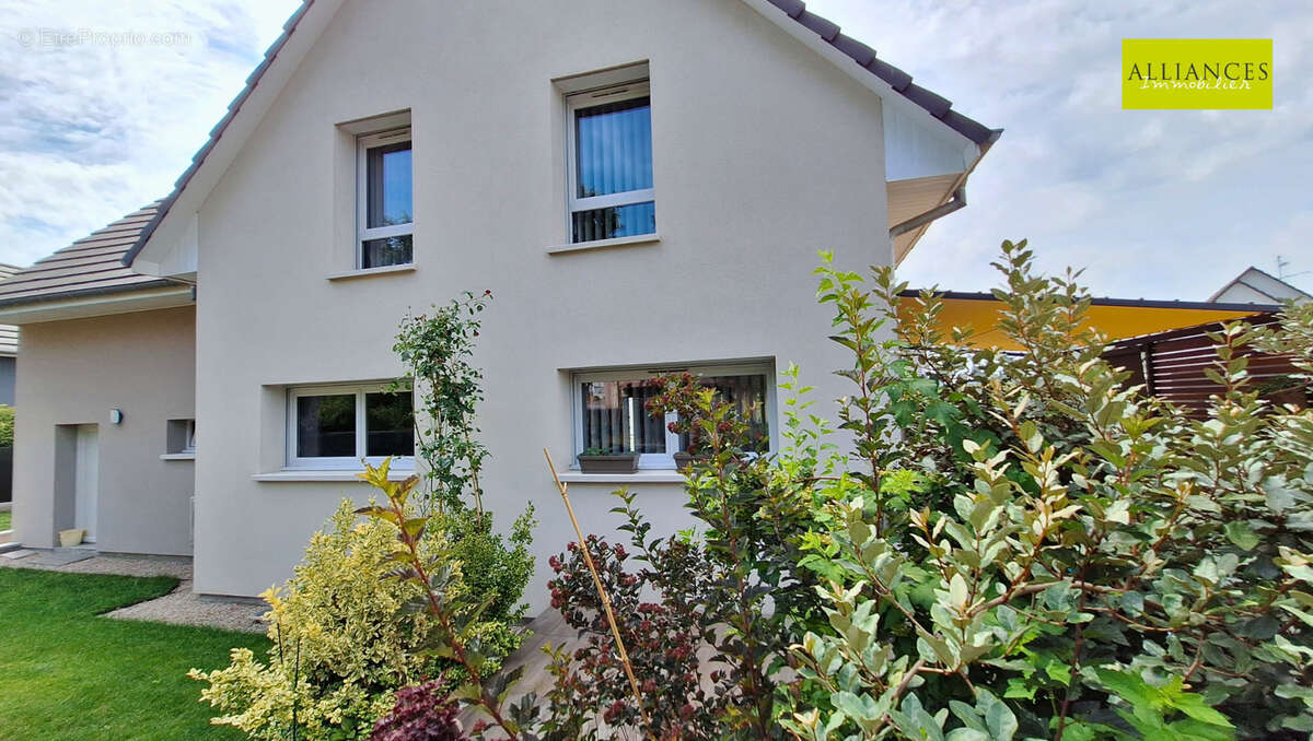Maison récente de 124 m2   Prestations soignées dans un village très recherché - photo 3