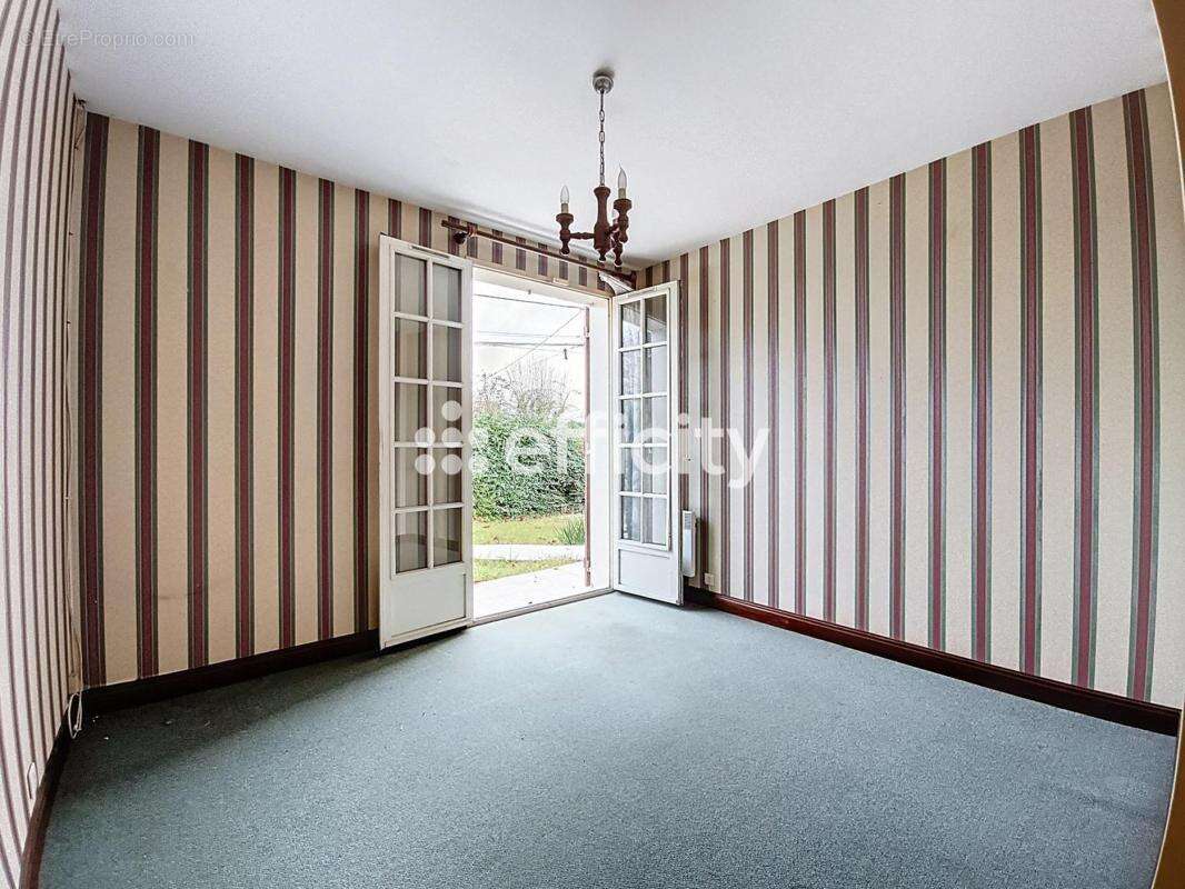 Maison à LE MESNIL-AUBRY