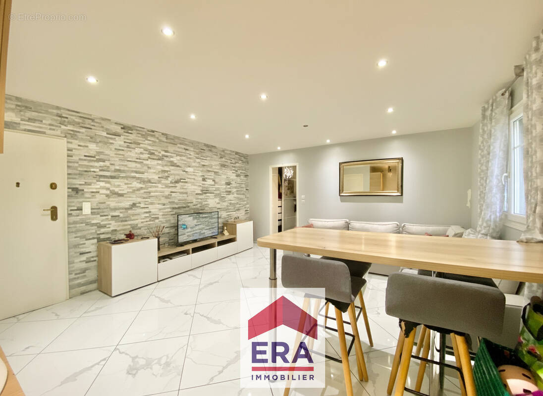 Appartement à SARTROUVILLE