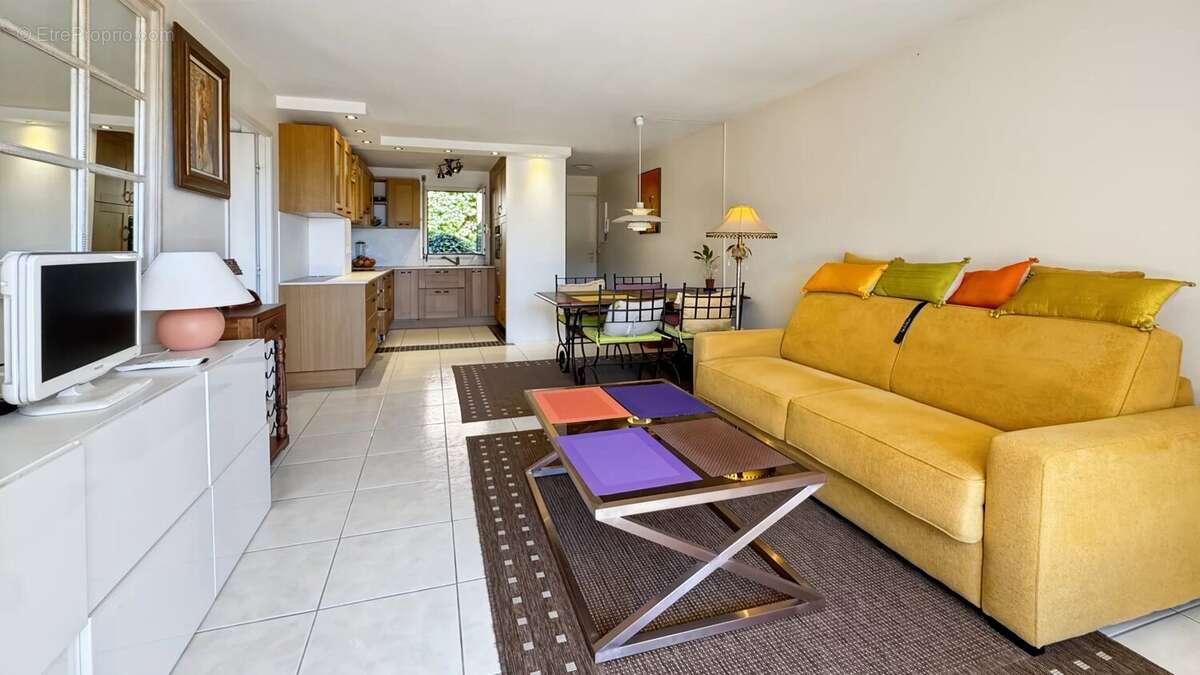Appartement à MANDELIEU-LA-NAPOULE