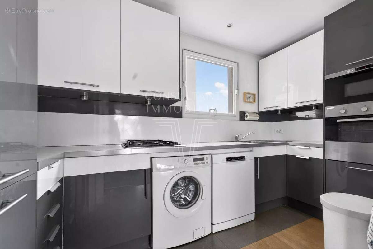 Appartement à NEUILLY-SUR-SEINE