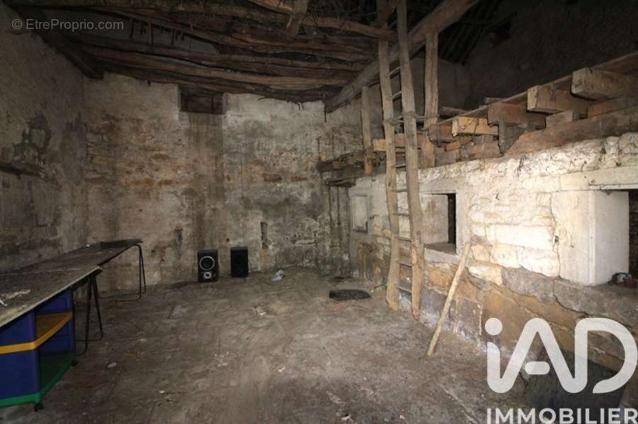 Photo 6 - Parking à VARZY