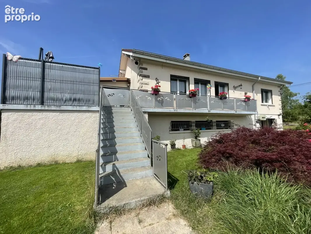 Vente propriété, pavillon +  bâtiment de 700 m2 env sur terrain de 2,12 ha LURE - photo 2