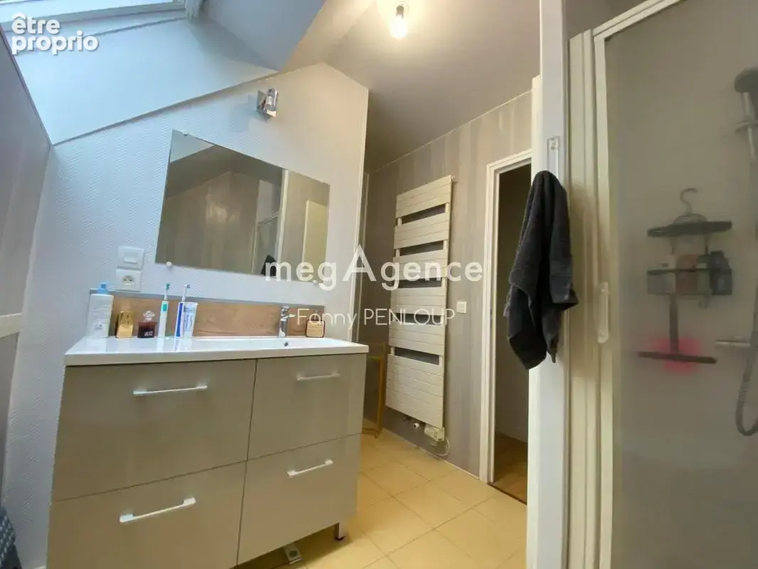 LE TEILLEUL - 50640 : Maison en pierre rénovée de 138 m2 avec jardin arboré et dépendances - photo 8