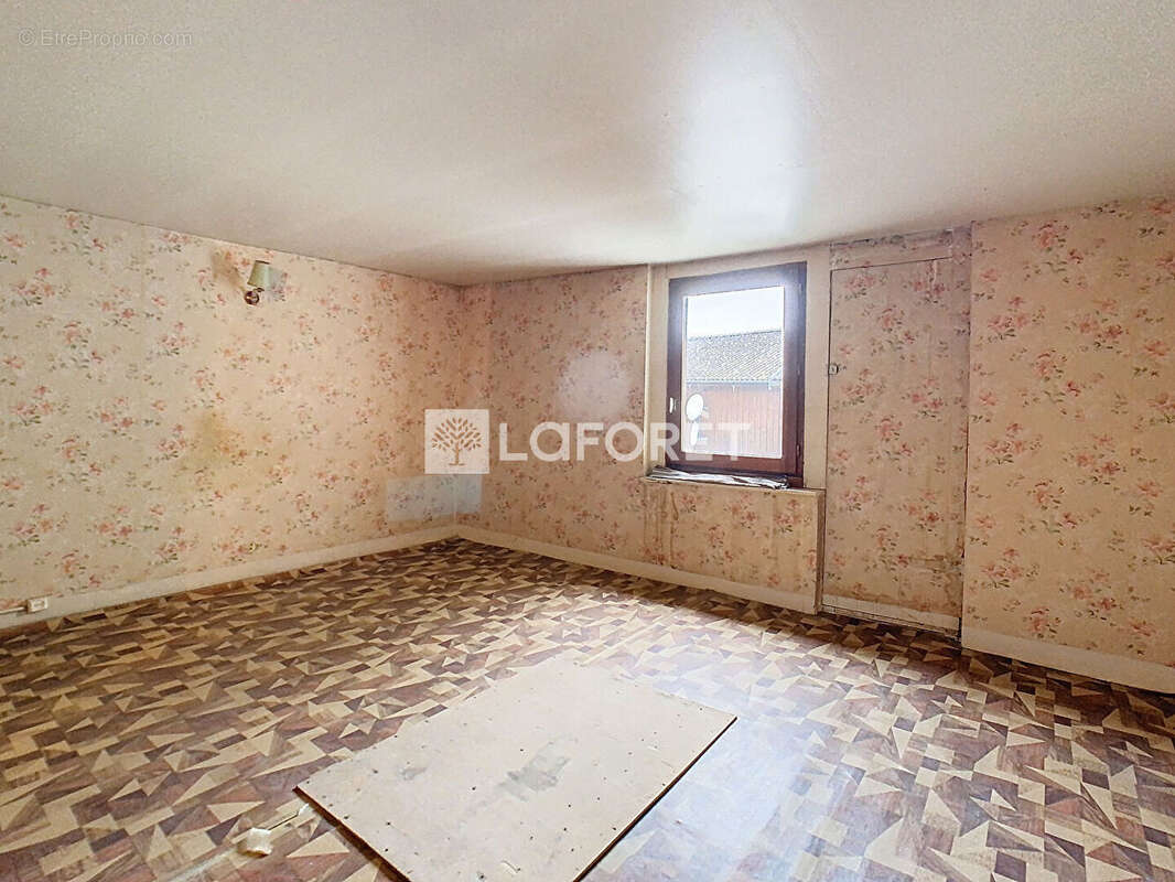 Maison à LA NEUVILLE-AU-PONT