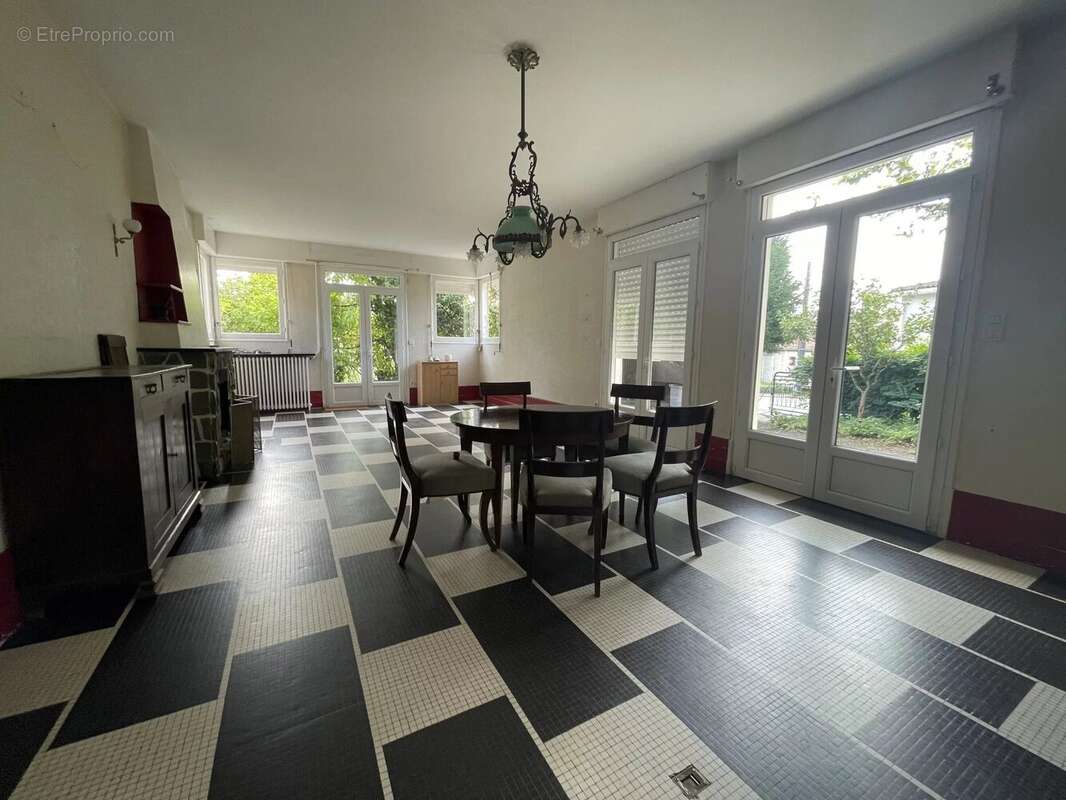 Maison à BLANZAC-PORCHERESSE