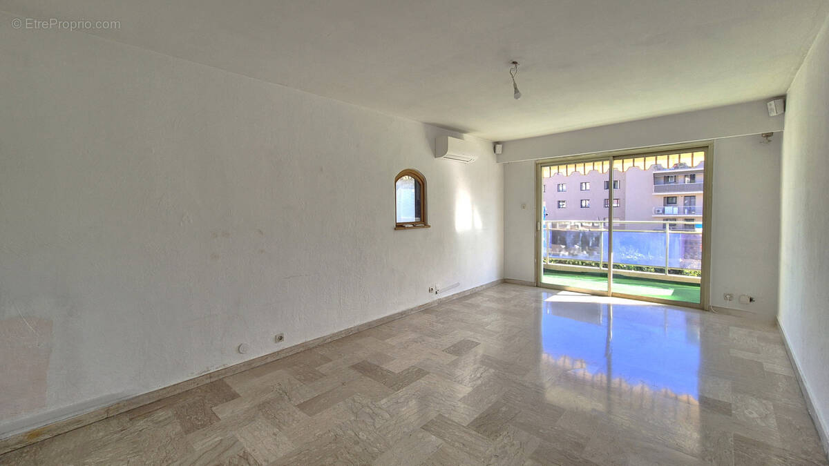 Appartement à MANDELIEU-LA-NAPOULE