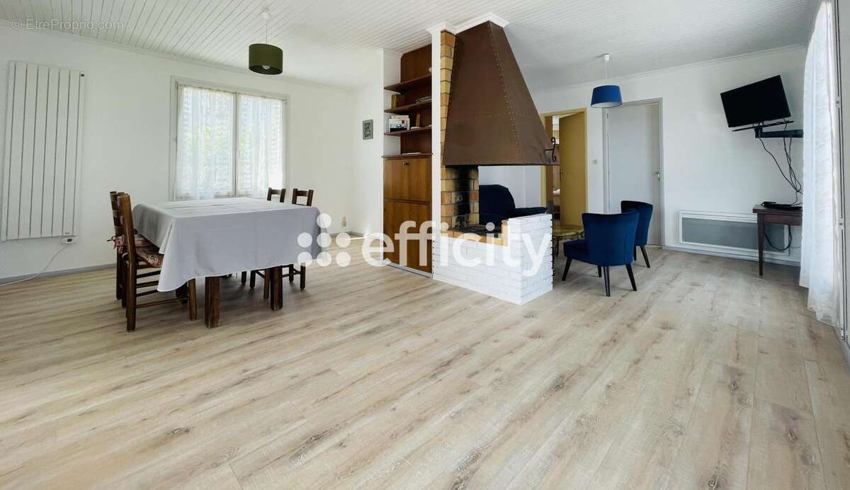 Maison à LA BREE-LES-BAINS