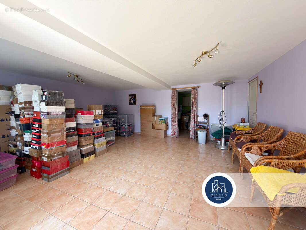 Propriété de caractère avec trois habitations, piscine et dépendances - photo 18