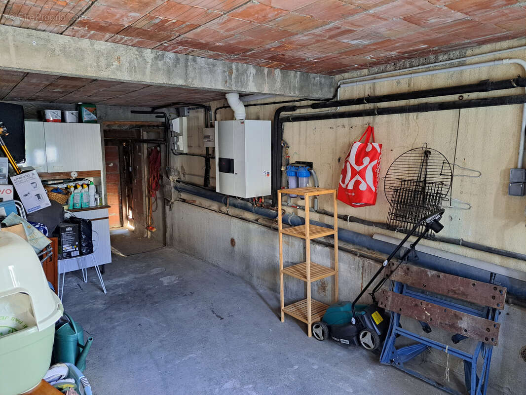 Maison très lumineuse sur un terrain clos de 304m2 avec un garage. - photo 24