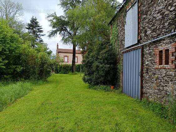 Maison à MONTREVAULT