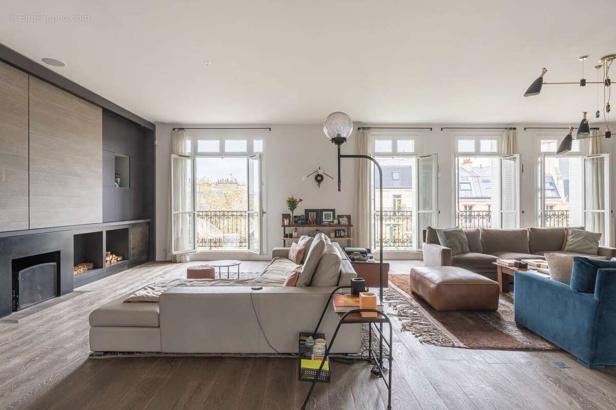 Appartement à PARIS-17E