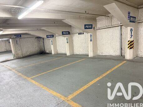 Photo 1 - Parking à PARIS-9E