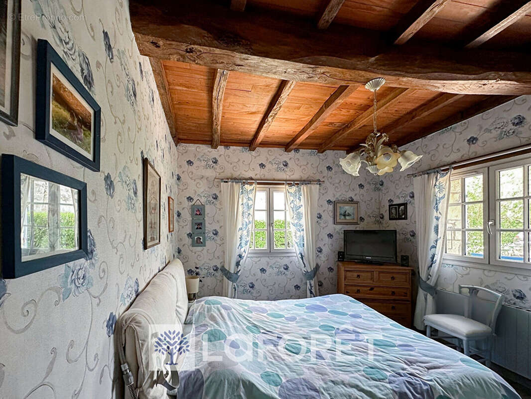 Maison à SAINT-GENIS-DE-SAINTONGE